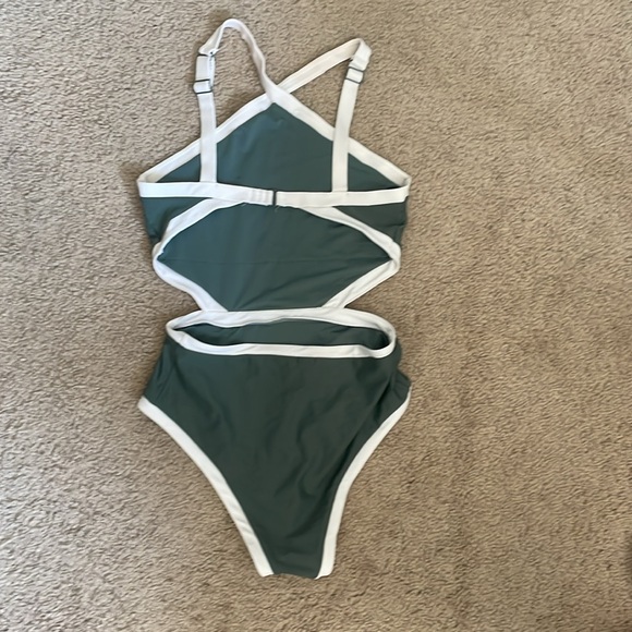 Aeri bathing suit. - Picture 3 of 5